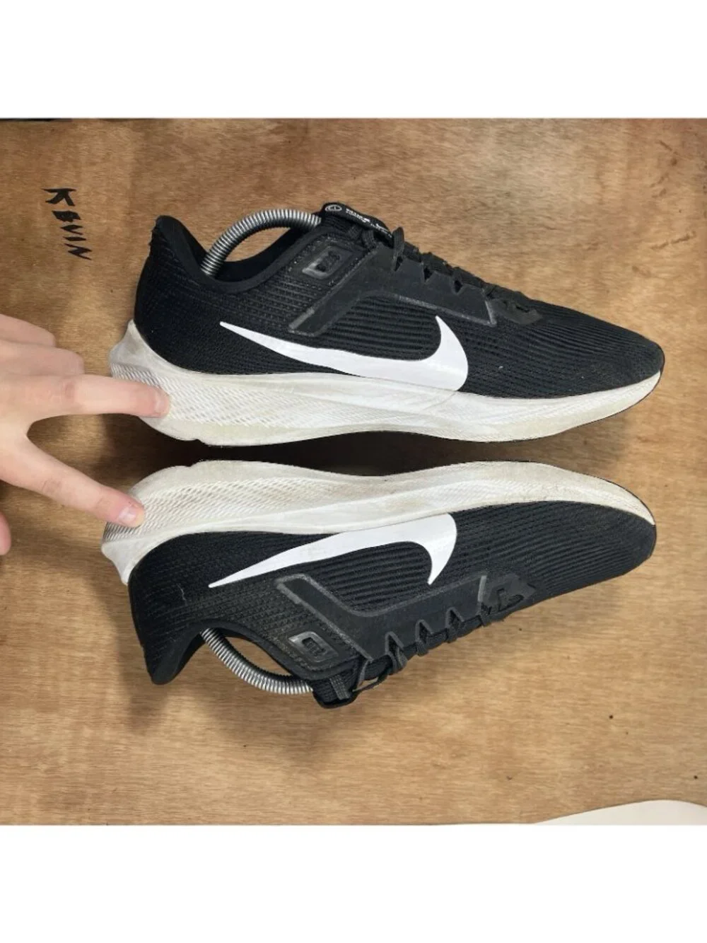 Nike Air Zoom Pegasus 40 Mens Size 10.5 Black White Running Sneakers DV3853-001